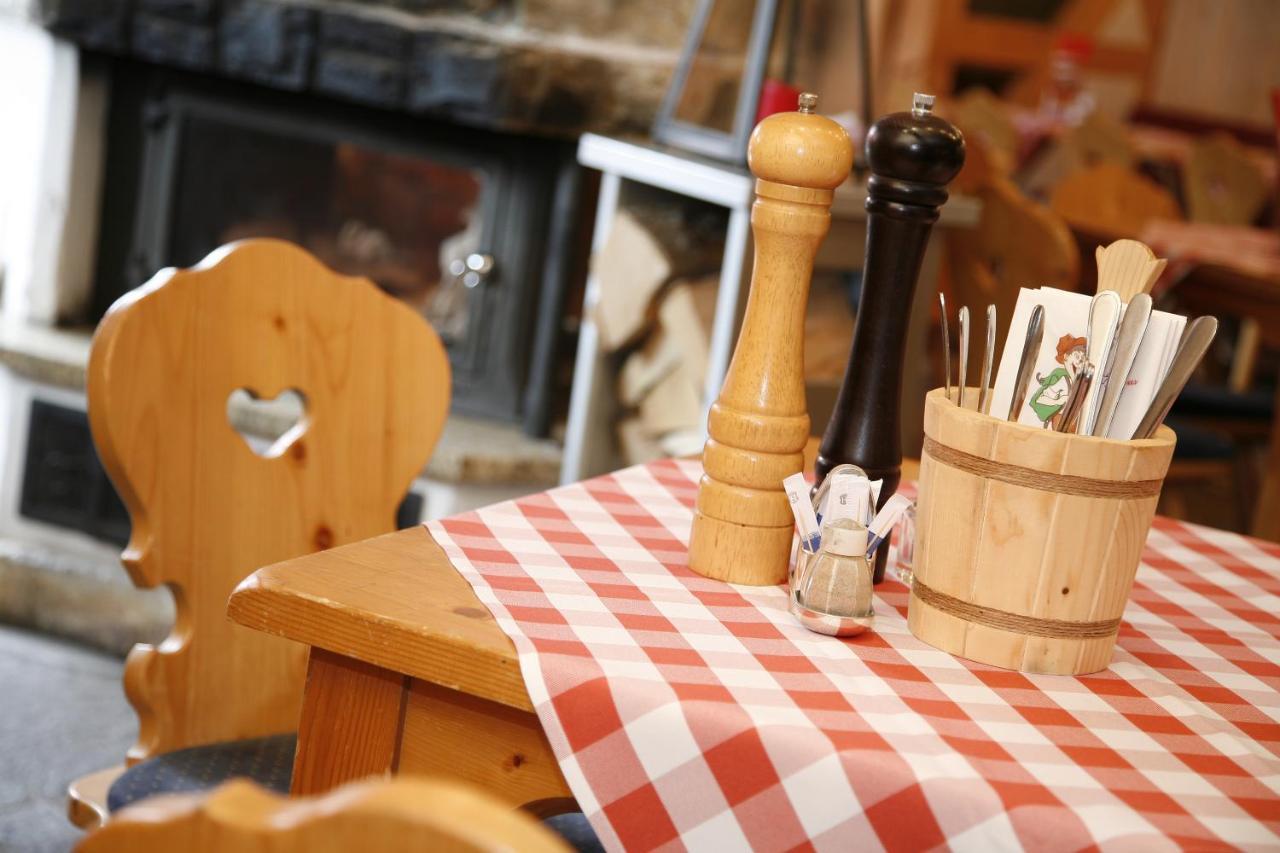 Suedtiroler Stubn Cafe Und Restaurant Apartment Arnstadt Bagian luar foto